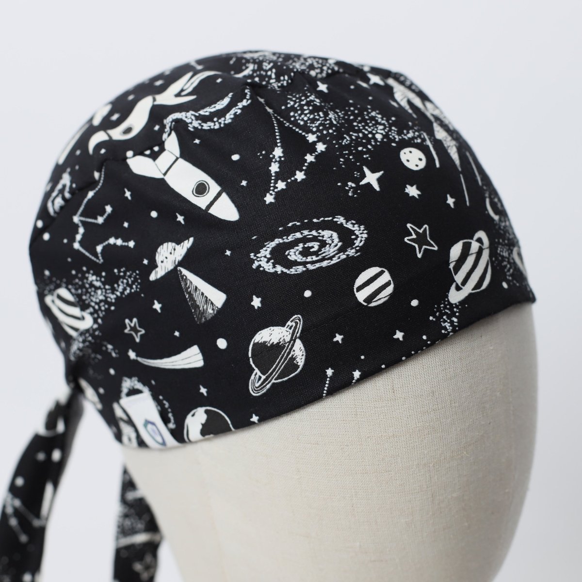 Gorro quirúrgico con diseño de huesos (que brilla en la oscuridad)