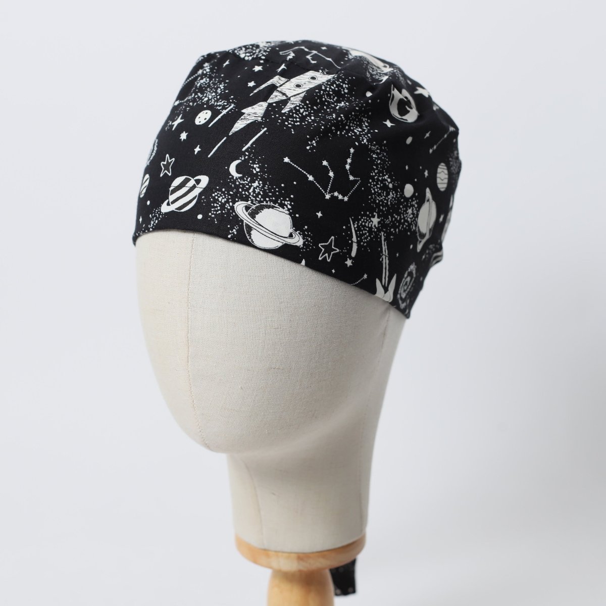 Gorro quirúrgico con diseño de huesos (que brilla en la oscuridad)