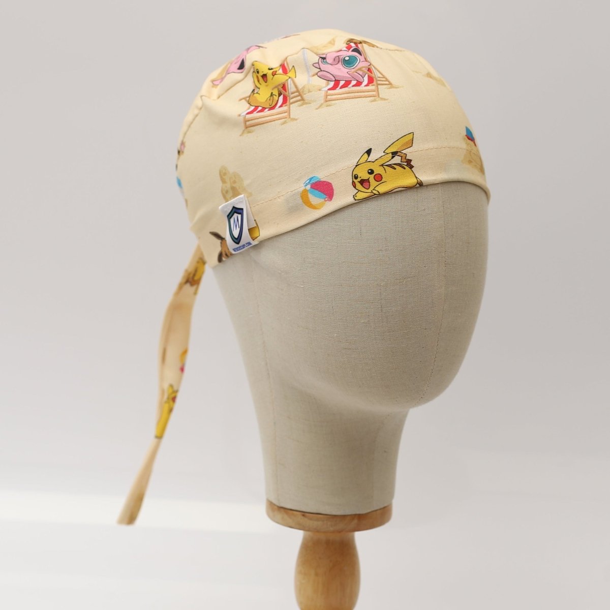 Gorro médico de Pokémon Pikachu con Charmanda roja, Bulbasur y Squirtle