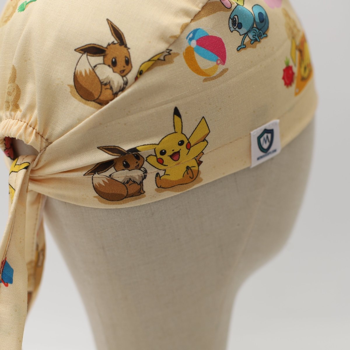 Gorro médico de Pokémon Pikachu con Charmanda roja, Bulbasur y Squirtle