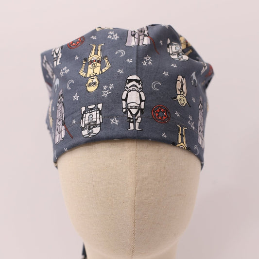 Gorro quirúrgico gris con personaje de Star Wars en la noche estrellada