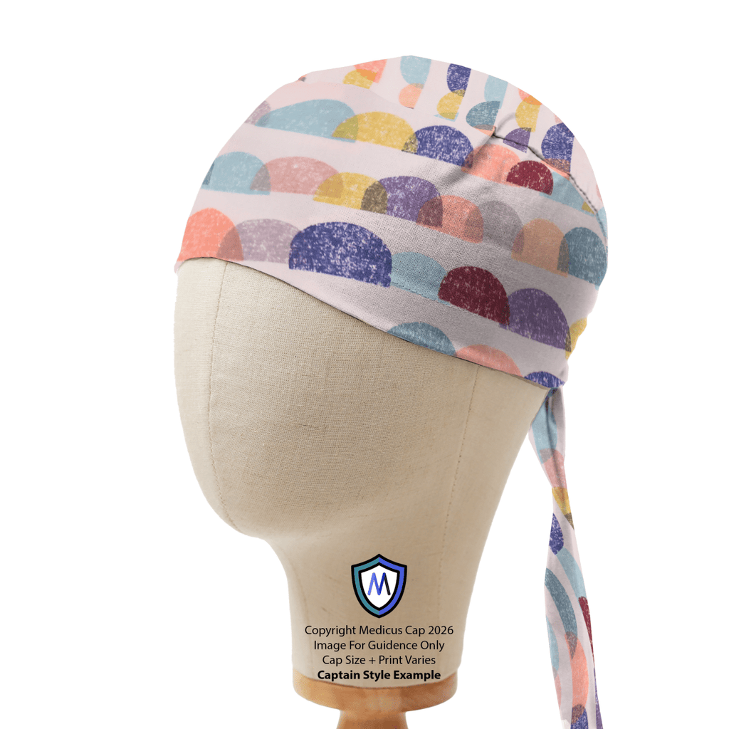 Gorro quirúrgico con diseño de nubes y estrellas abstractas