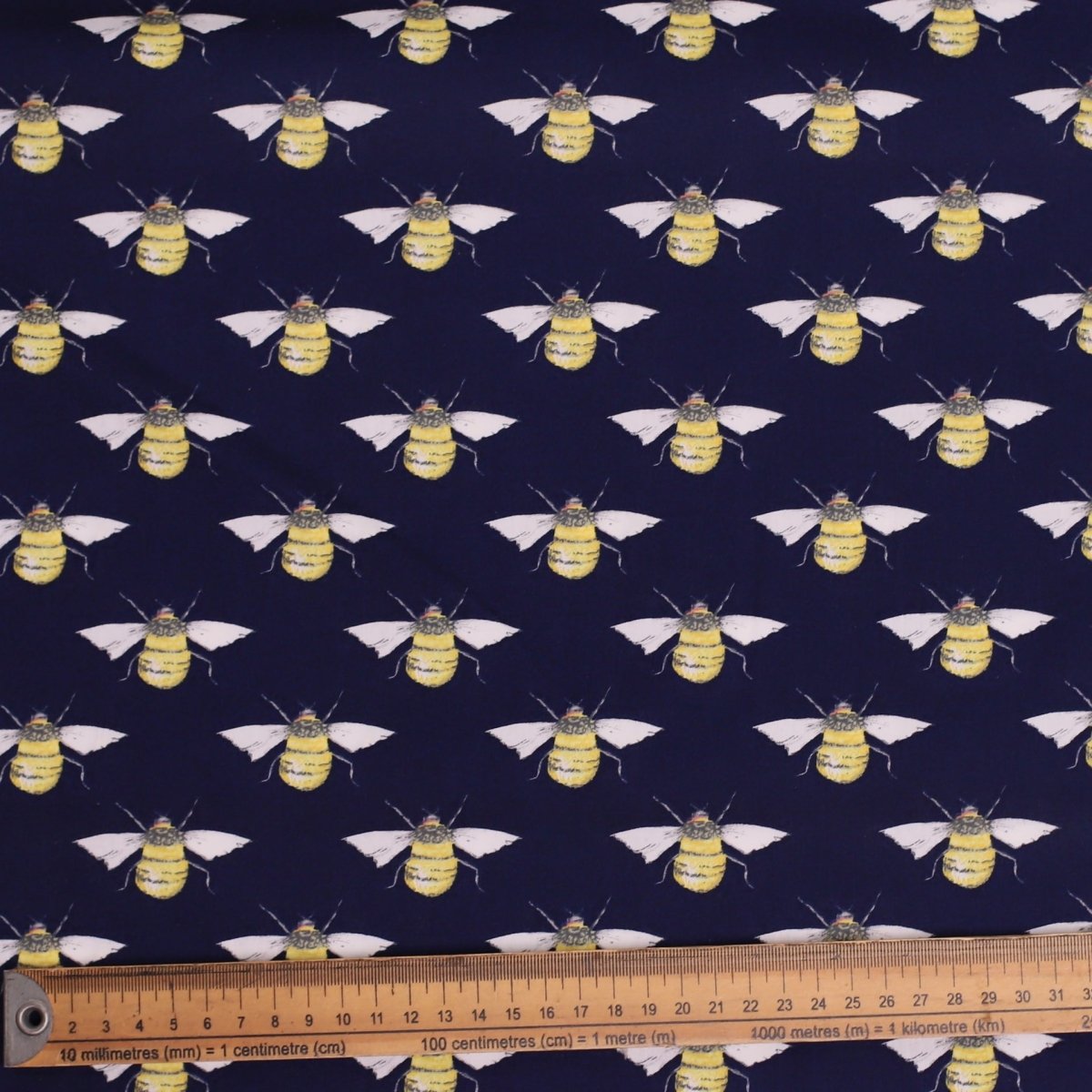 Gorro quirúrgico con tarros de miel de abejas