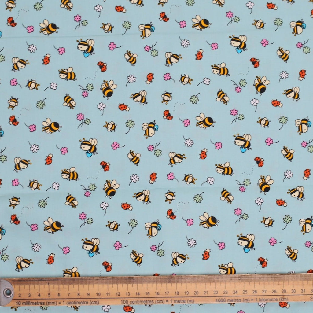 Gorro quirúrgico con tarros de miel de abejas