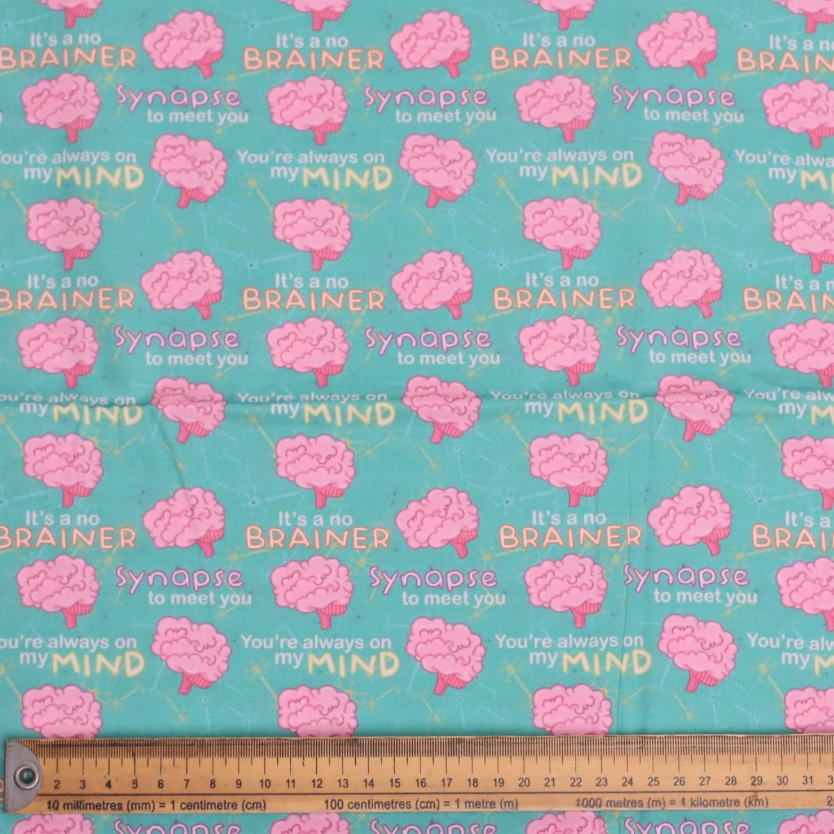 Gorro quirúrgico verde con forma de cerebro de zombi