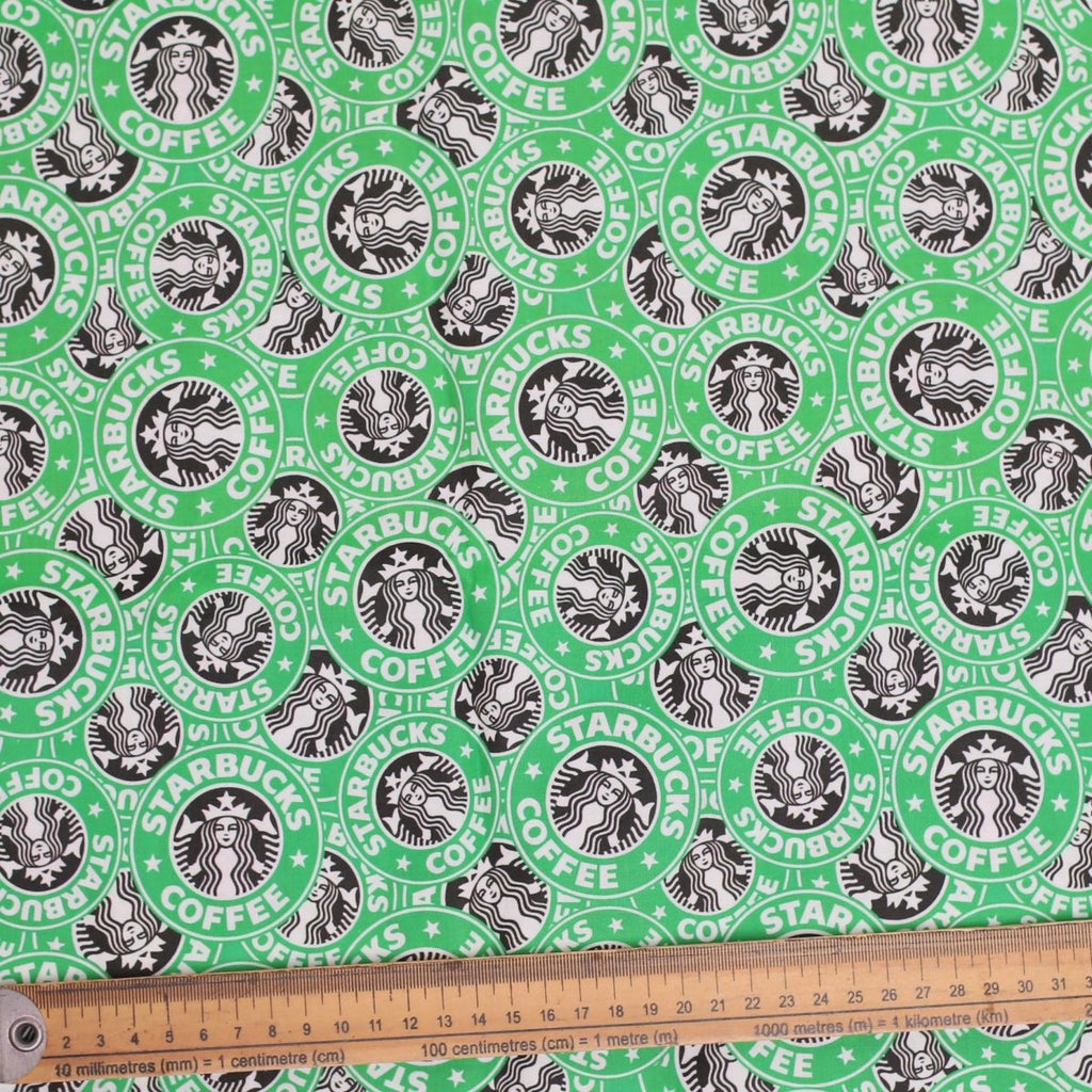 Gorro quirúrgico con corazones verdes de Starbucks