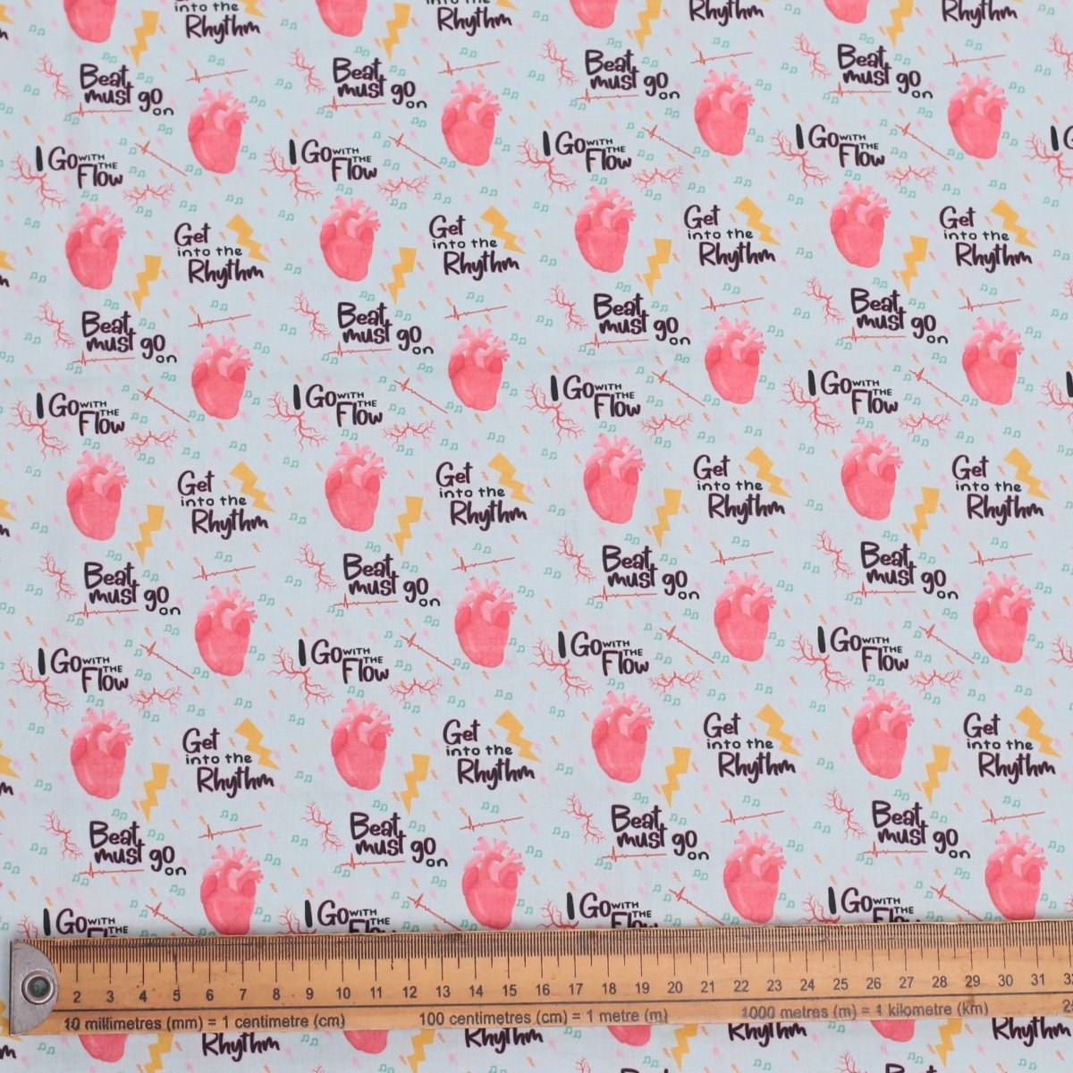 Gorro quirúrgico negro con corazón en 3D