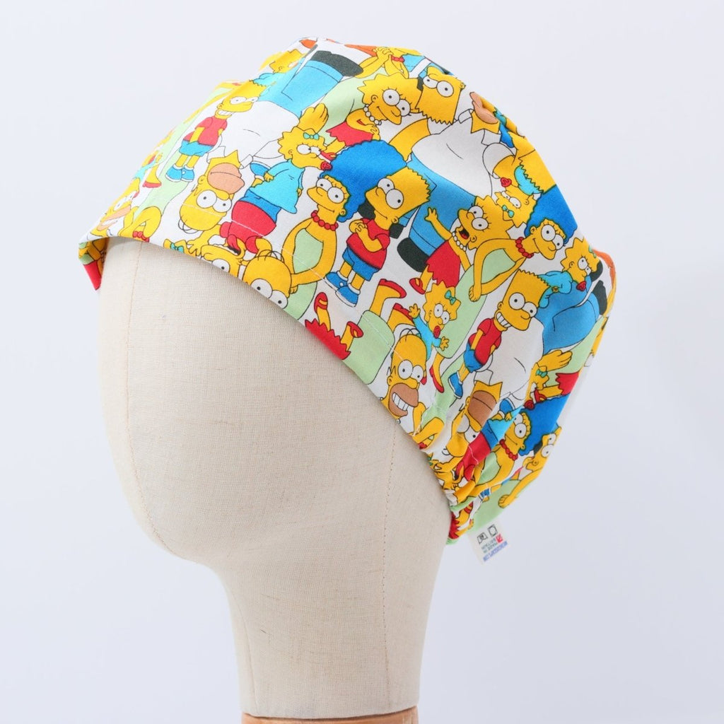 Gorro quirúrgico con multitud de la familia Simpsons de dibujos animados de televisión