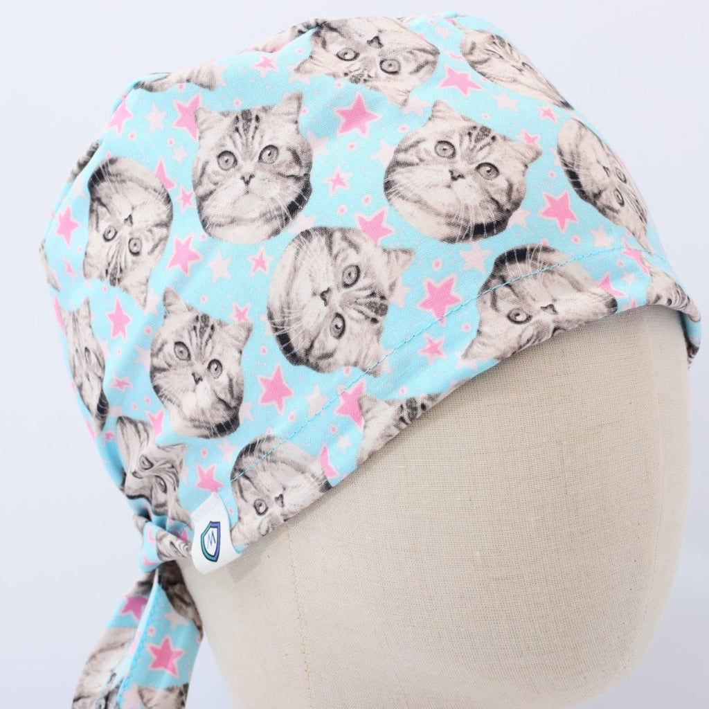 Gorro quirúrgico con gatos y estrellas rosas