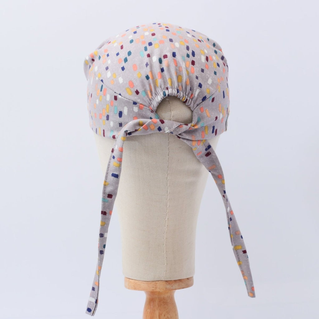 Gorro quirúrgico con multitud abstracta