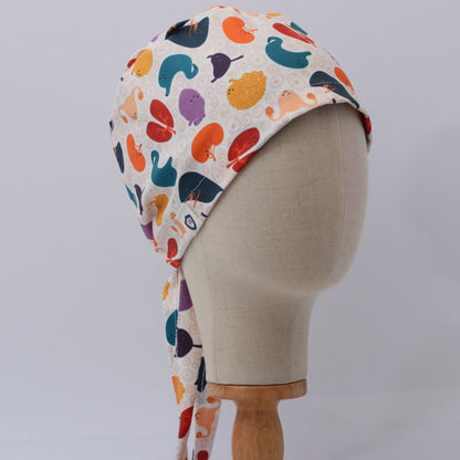 Gorro quirúrgico con órganos, corazones y riñones de colores