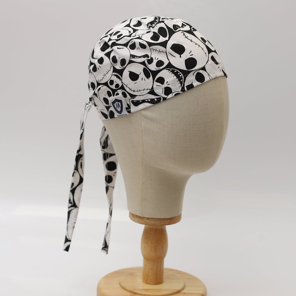 Gorra quirúrgica blanca con calaveras de Pesadilla antes de Navidad