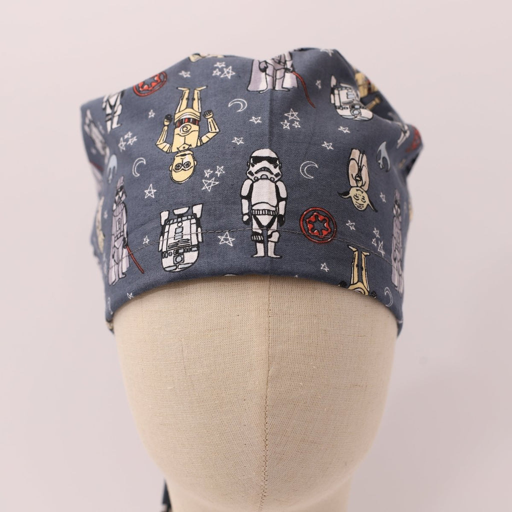 Gorro quirúrgico gris con personaje de Star Wars en la noche estrellada