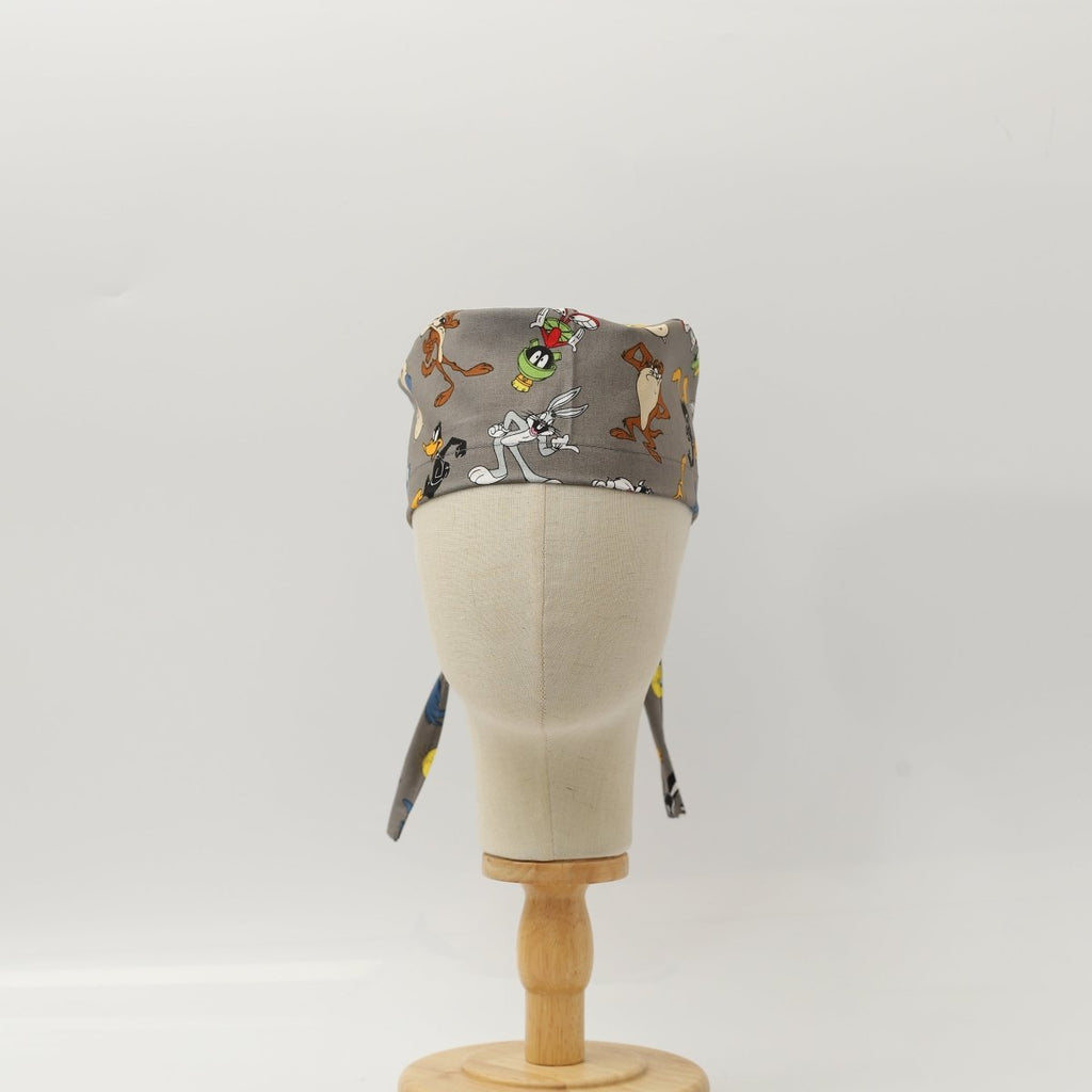 Mezcla de personajes de dibujos animados de televisión Looney Tunes en gorra de quirófano gris