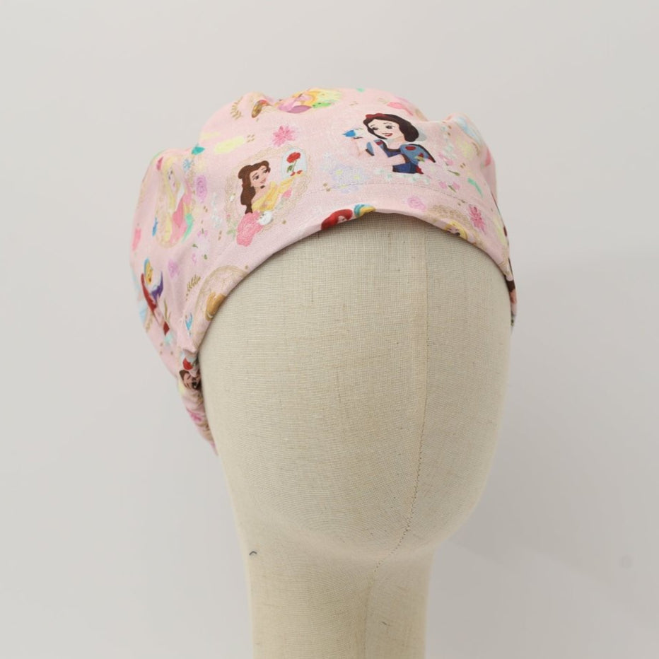 Gorro quirúrgico rosa con estampado de princesas de Disney