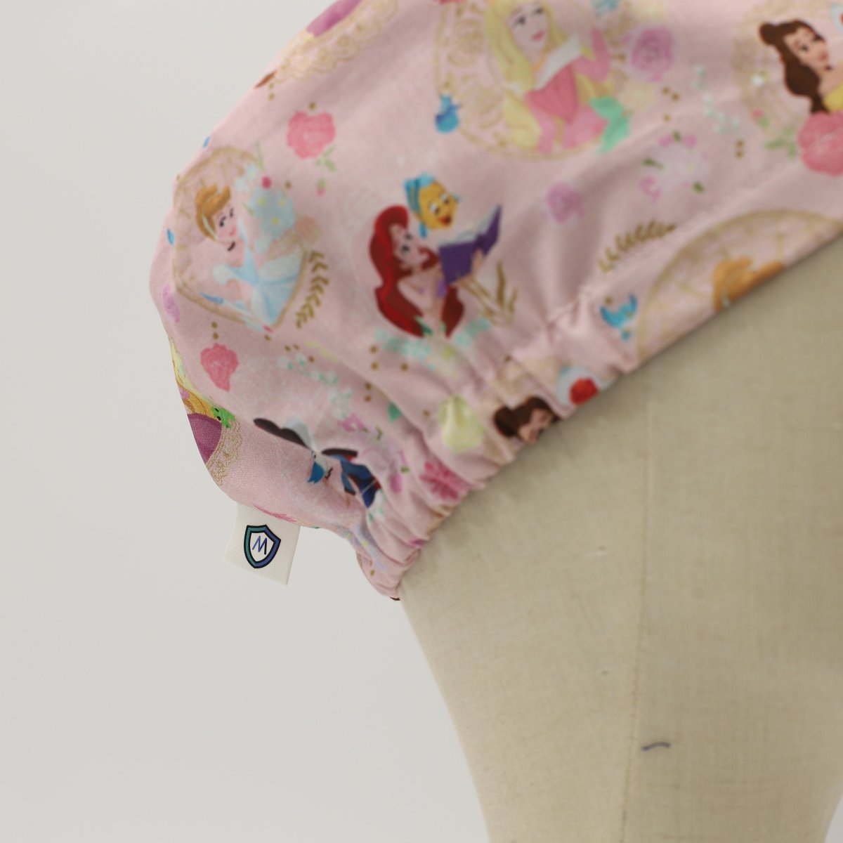 Gorro quirúrgico rosa con estampado de princesas de Disney