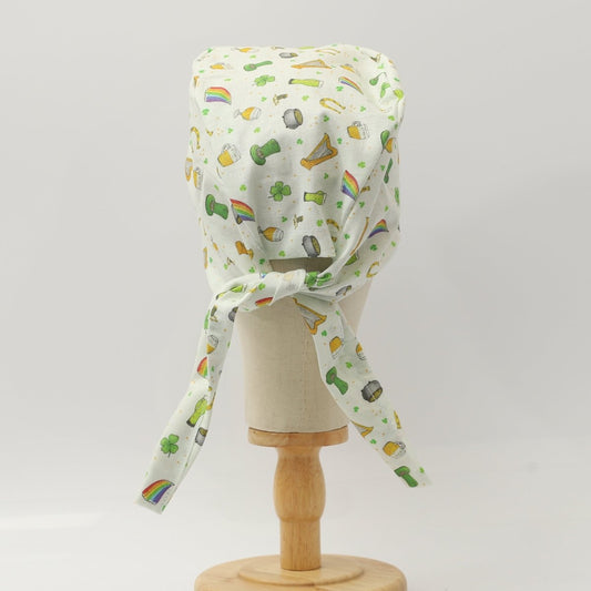 Gorro quirúrgico con adornos del día de San Patricio