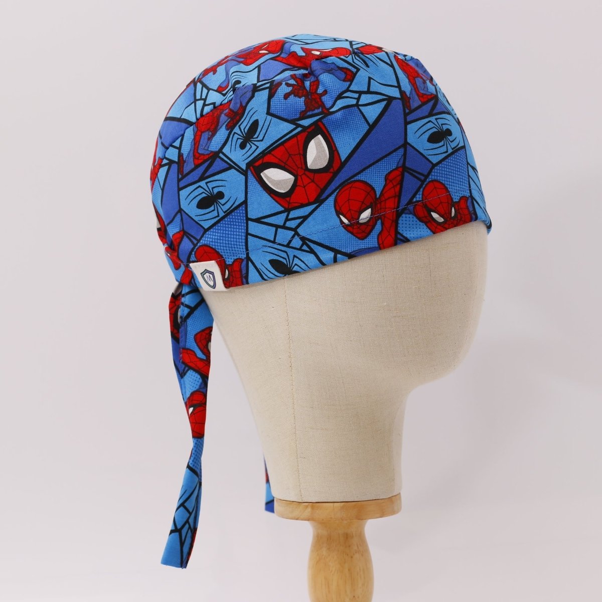 Gorro quirúrgico con diseño de telaraña de Spiderman