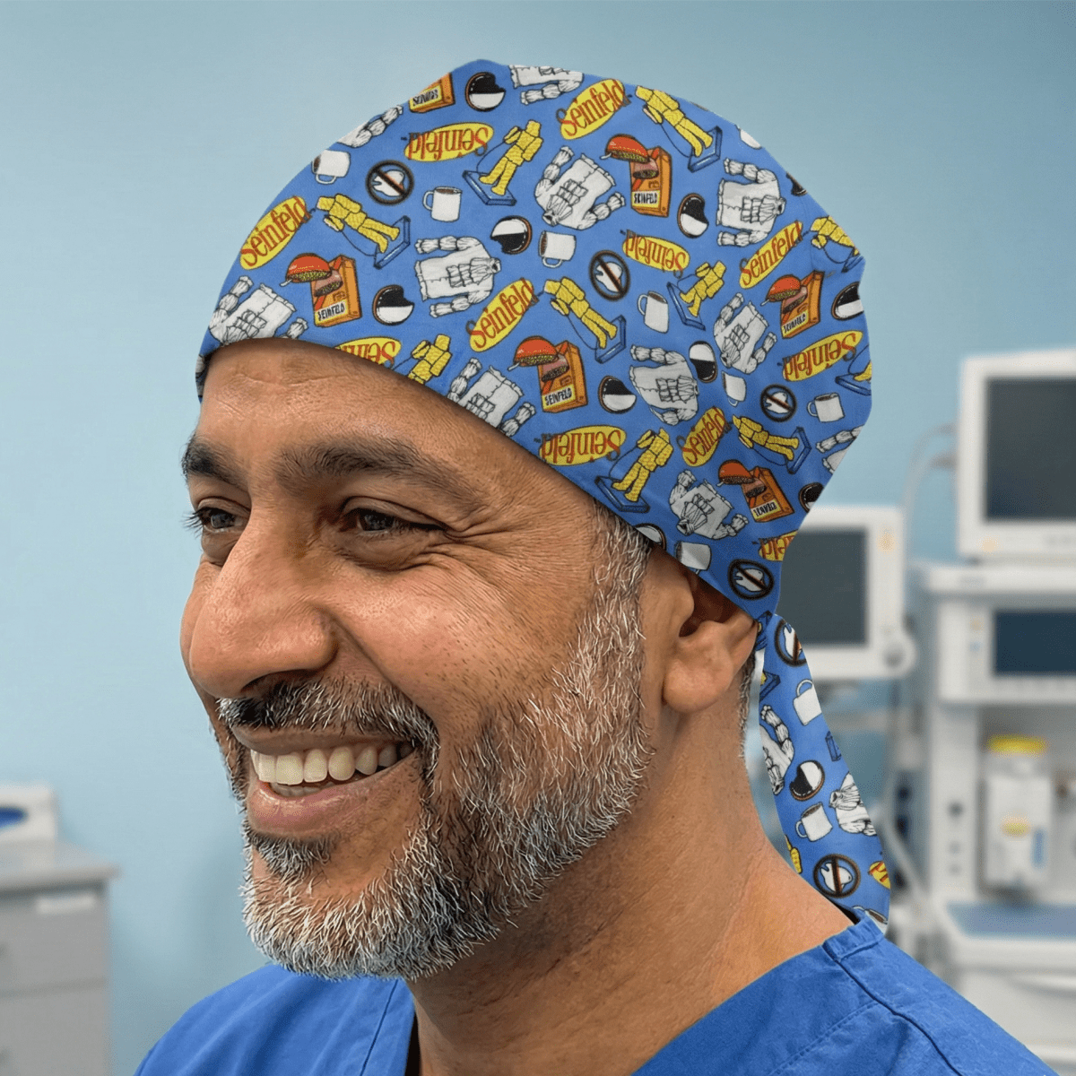 Gorro quirúrgico azul con el desayuno de Seinfeld