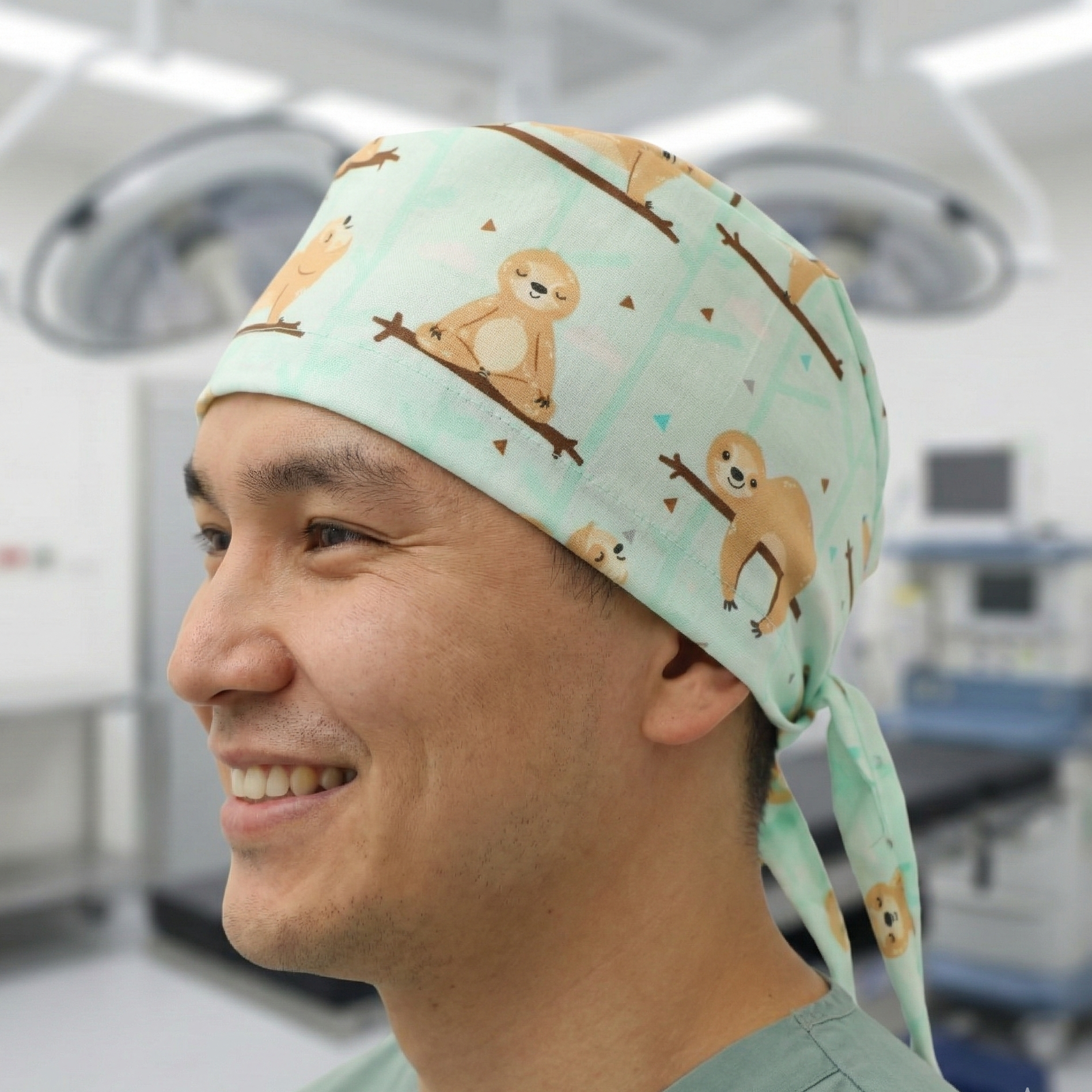 Gorro quirúrgico para yoga con diseño de perezoso