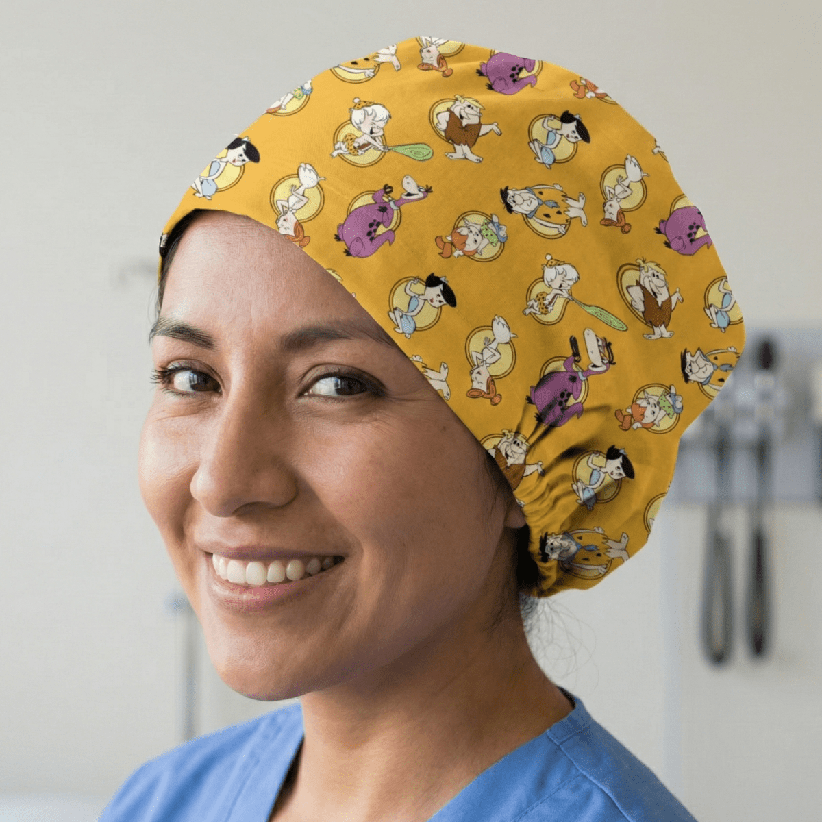 Personajes de Los Picapiedra de la serie de televisión con gorro de quirófano naranja