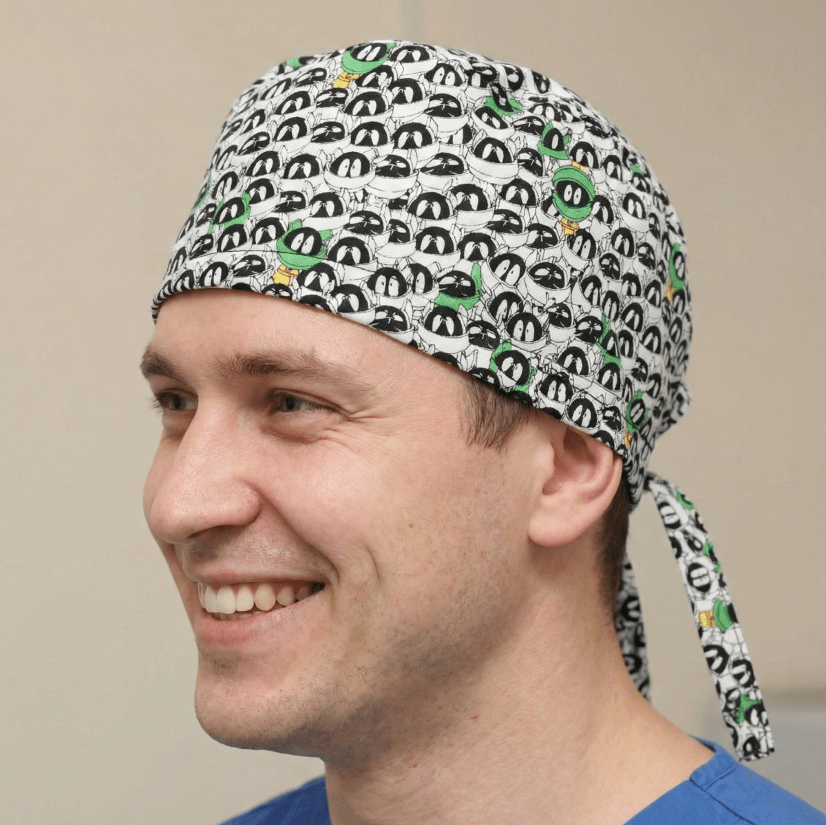 Gorro quirúrgico con multitud de personajes de dibujos animados de televisión Looney Tunes Marvin Martian